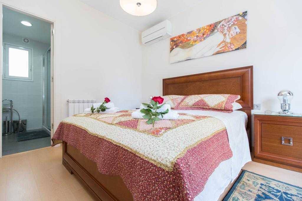 Stay Barcelona Central Apartments Room photo